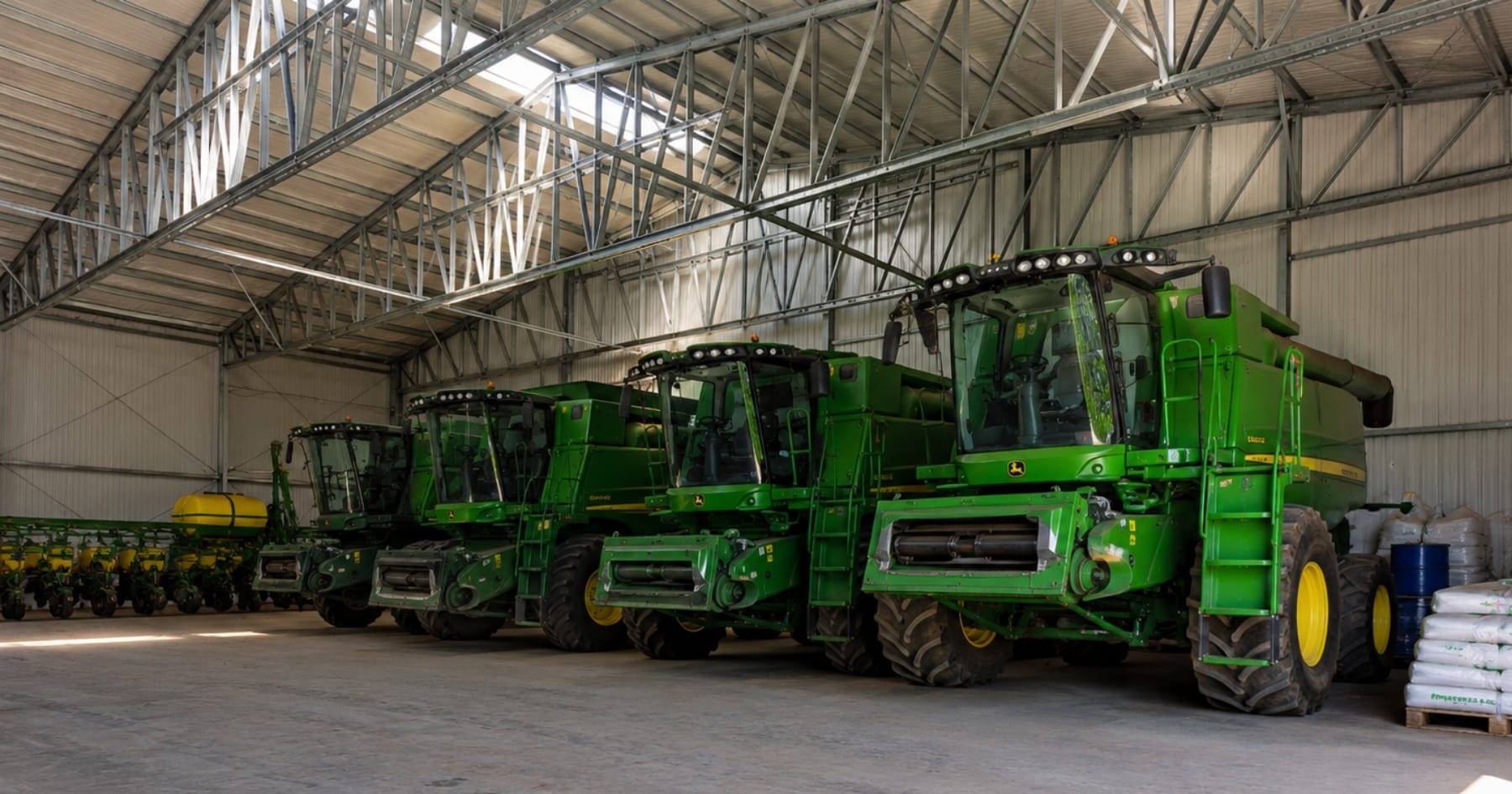 Galpão agrícola para armazenagem rural de insumos, fertilizantes, sementes, ferramentas e equipamentos.