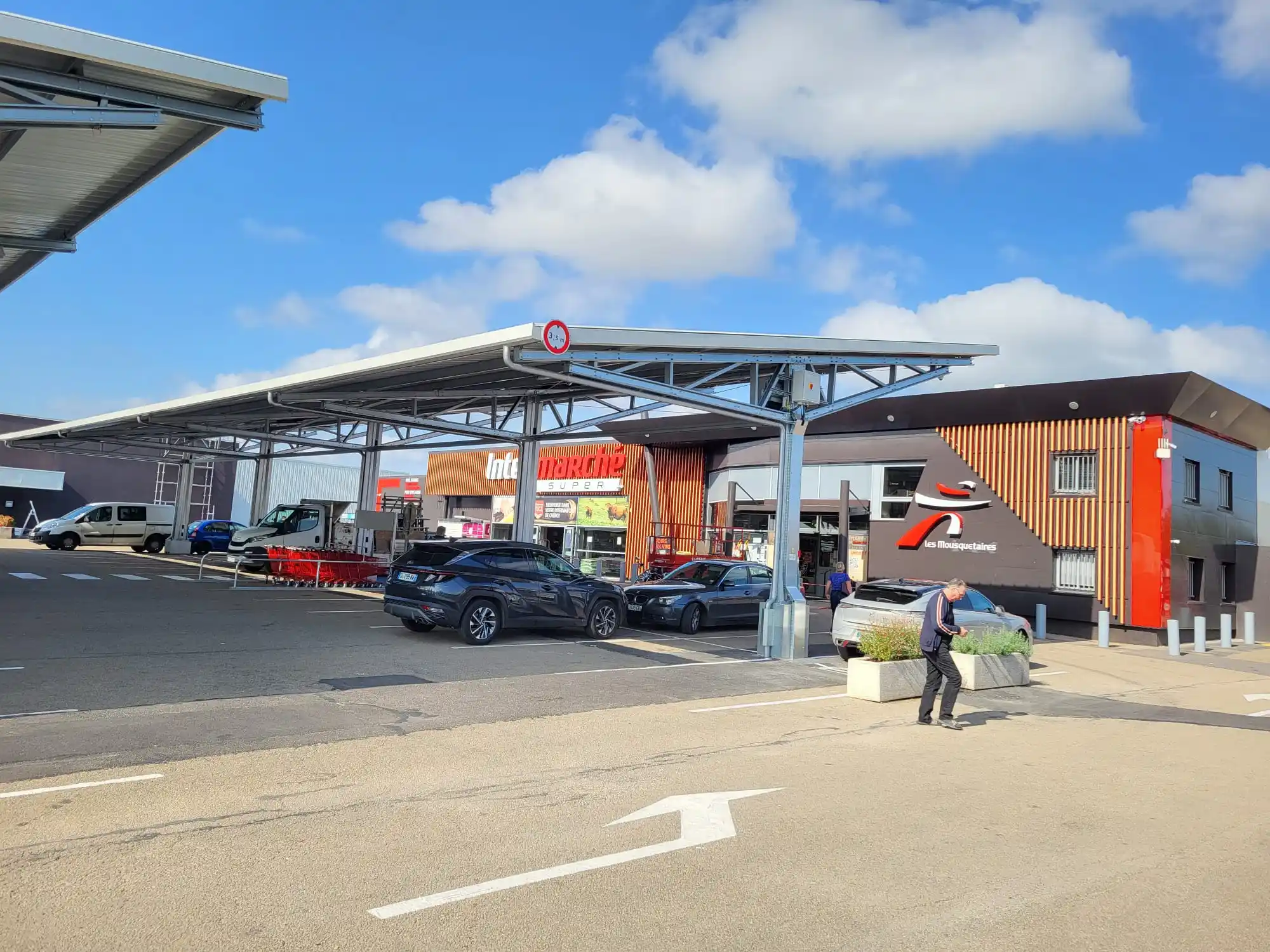 Frisomat solar car park structures Intermarche 10