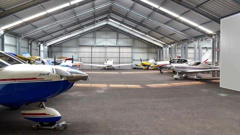Top 10 moduri inovative de a folosi o hală metalică Frisomat pentru dezvoltarea afacerii dumneavoastră 2 hala metalica frisomat hangar avioane
