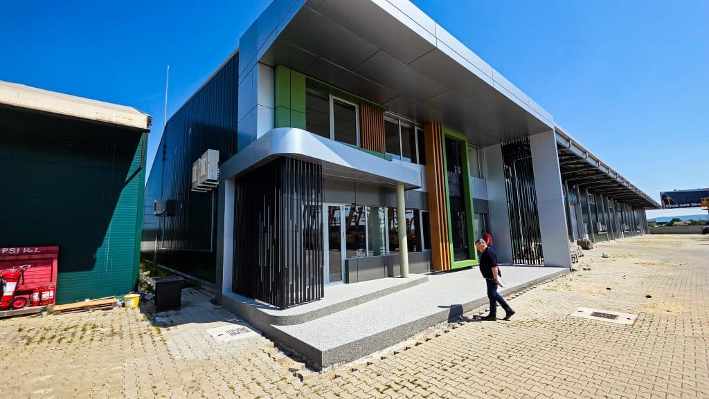 pentarom pitesti depozit 3400 mp hala metalica frisomat romania 9
