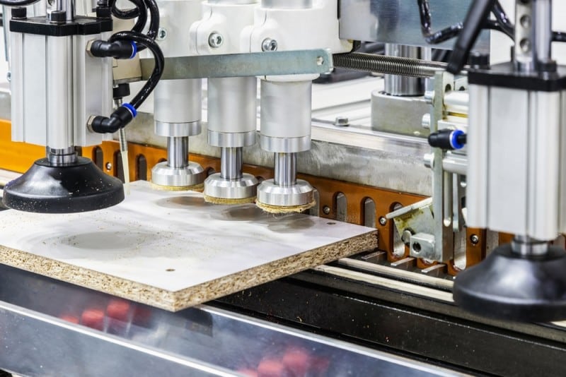 Soluții moderne pentru fabrici de PAL și MDF: de ce să alegeți o hală metalică? 