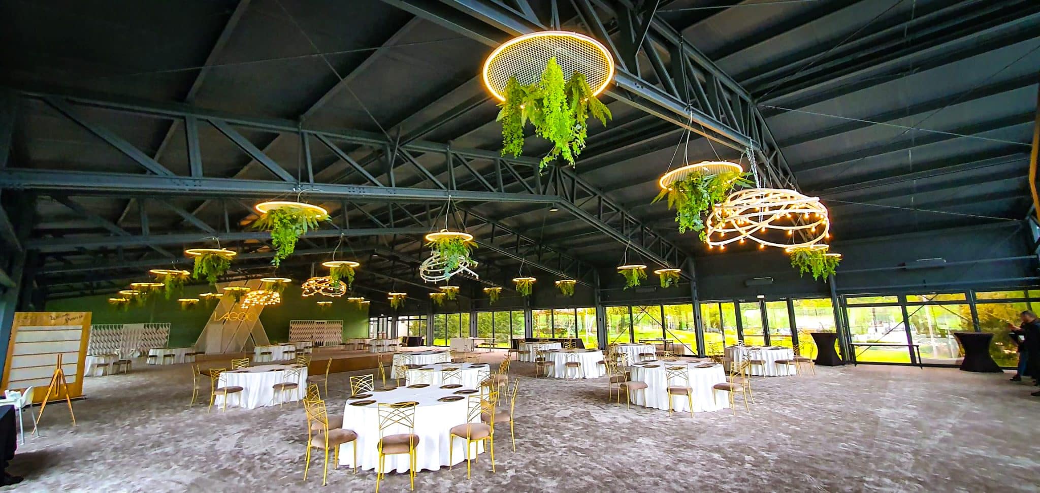 Interior sală de evenimente Lagoo Snagov realizată pentru Universum Events, cu structură metalică Frisomat