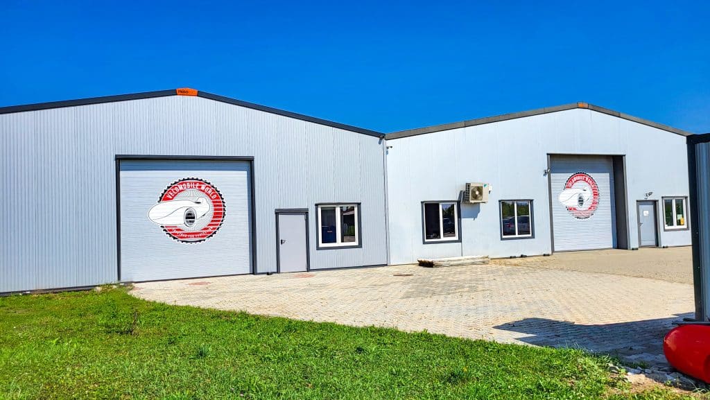 Ansamblu de hale metalice Frisomat pentru producția și depozitarea Velomobile World în Breaza, Mureș